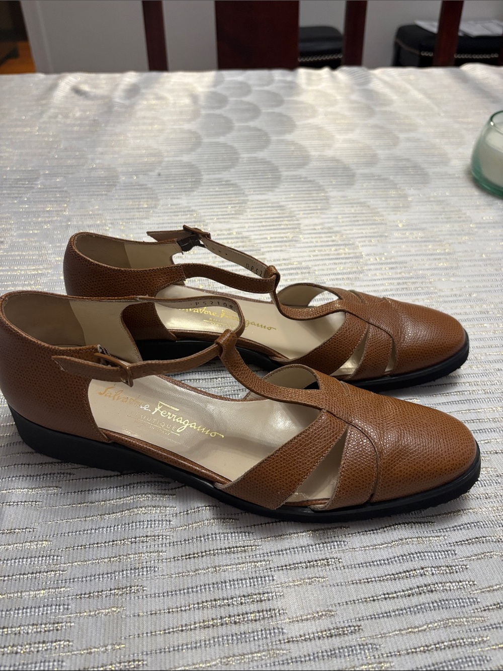 Salvatore Ferragamo Tan Brown Pebbled Leather T-Strap Flats Size 8A Narrow